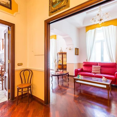 Grand Classic Apartment At San Martino By Napoliapartments Dış mekan fotoğraf
