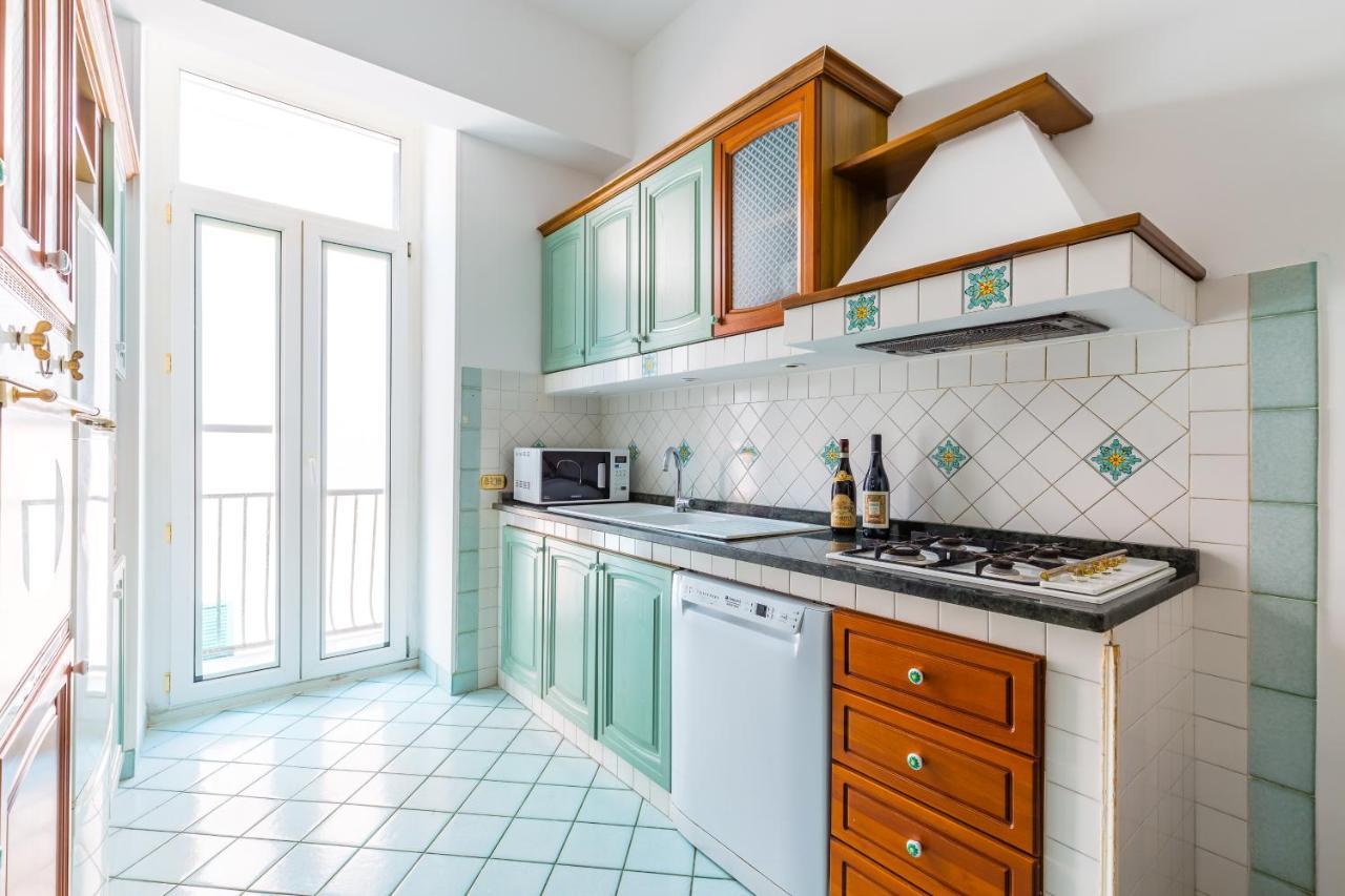 Grand Classic Apartment At San Martino By Napoliapartments Dış mekan fotoğraf