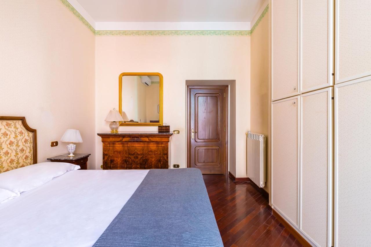 Grand Classic Apartment At San Martino By Napoliapartments Dış mekan fotoğraf