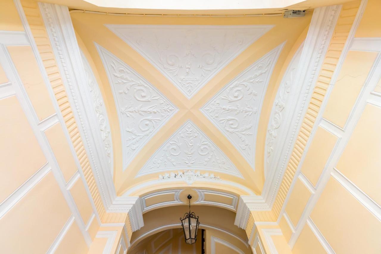 Grand Classic Apartment At San Martino By Napoliapartments Dış mekan fotoğraf