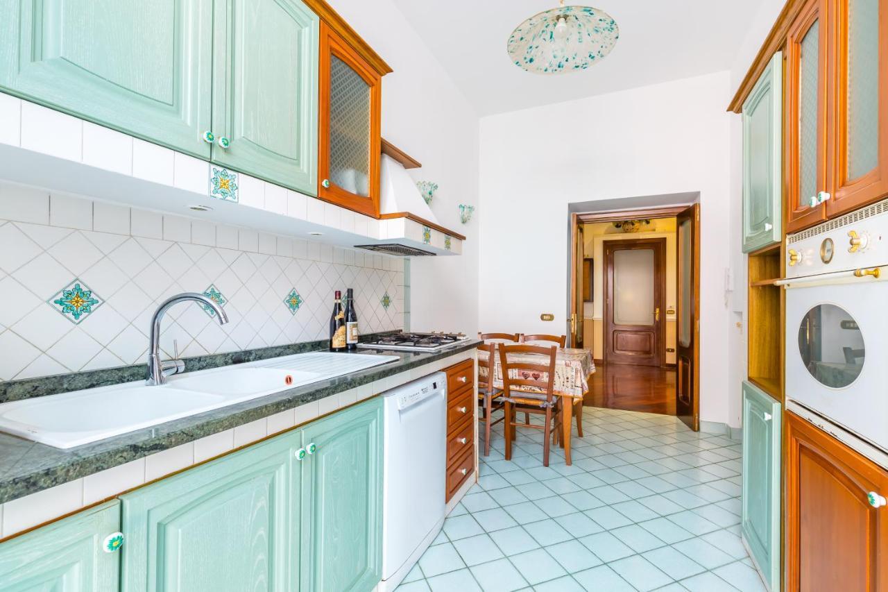 Grand Classic Apartment At San Martino By Napoliapartments Dış mekan fotoğraf
