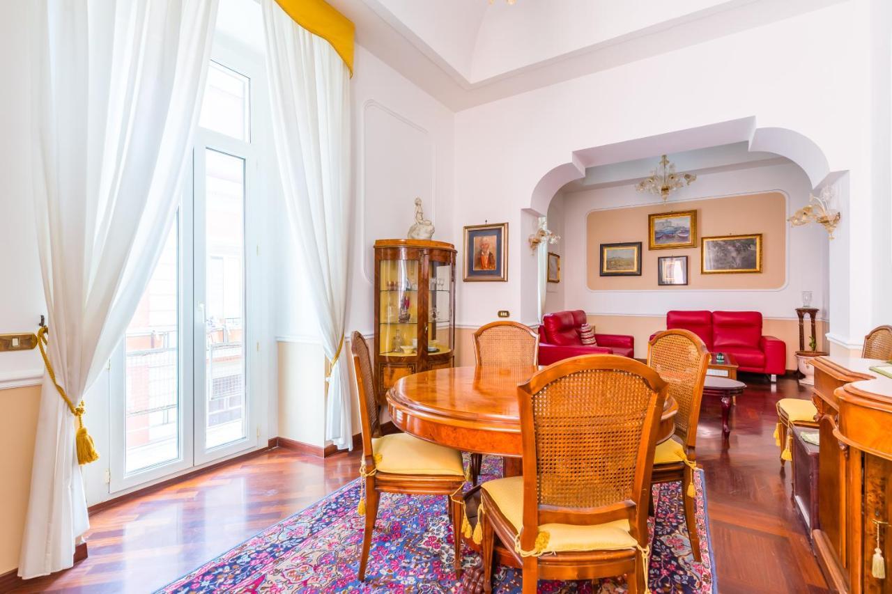 Grand Classic Apartment At San Martino By Napoliapartments Dış mekan fotoğraf