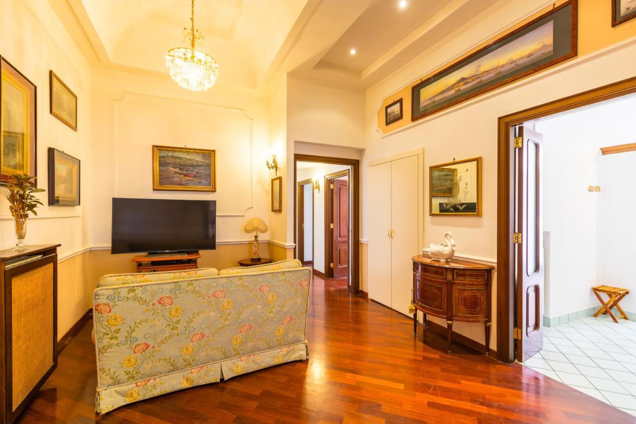 Grand Classic Apartment At San Martino By Napoliapartments Dış mekan fotoğraf