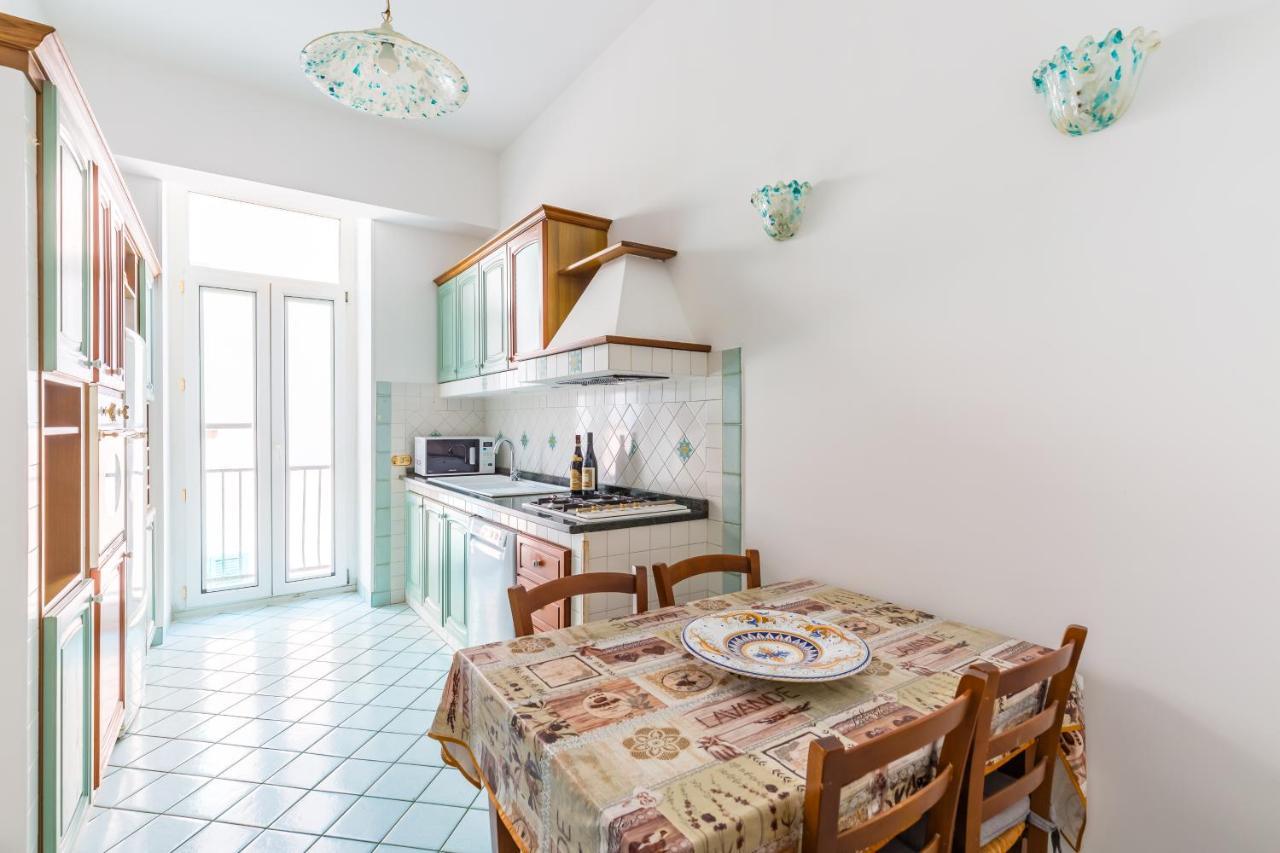 Grand Classic Apartment At San Martino By Napoliapartments Dış mekan fotoğraf