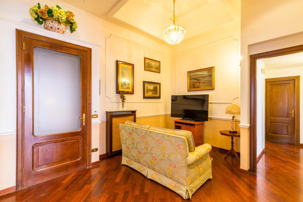 Grand Classic Apartment At San Martino By Napoliapartments Dış mekan fotoğraf