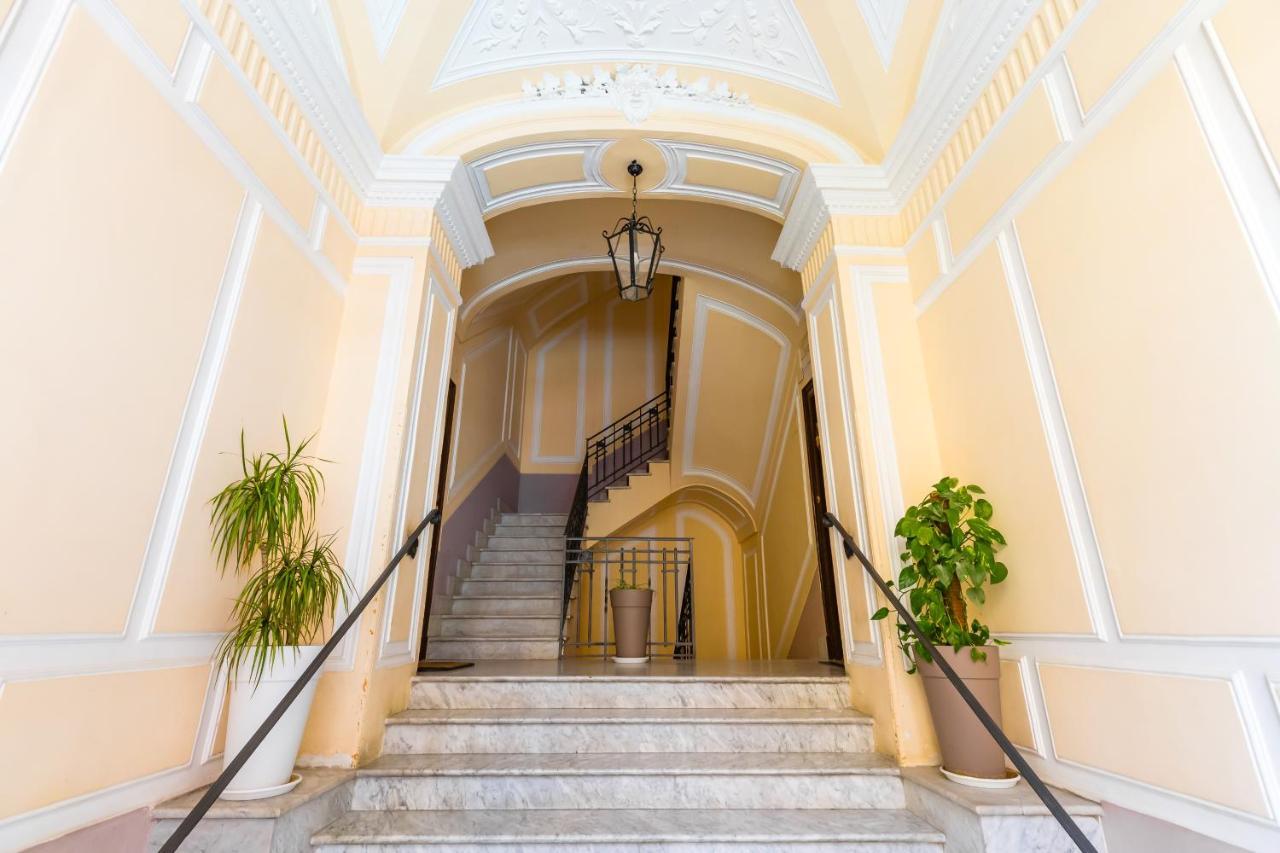 Grand Classic Apartment At San Martino By Napoliapartments Dış mekan fotoğraf