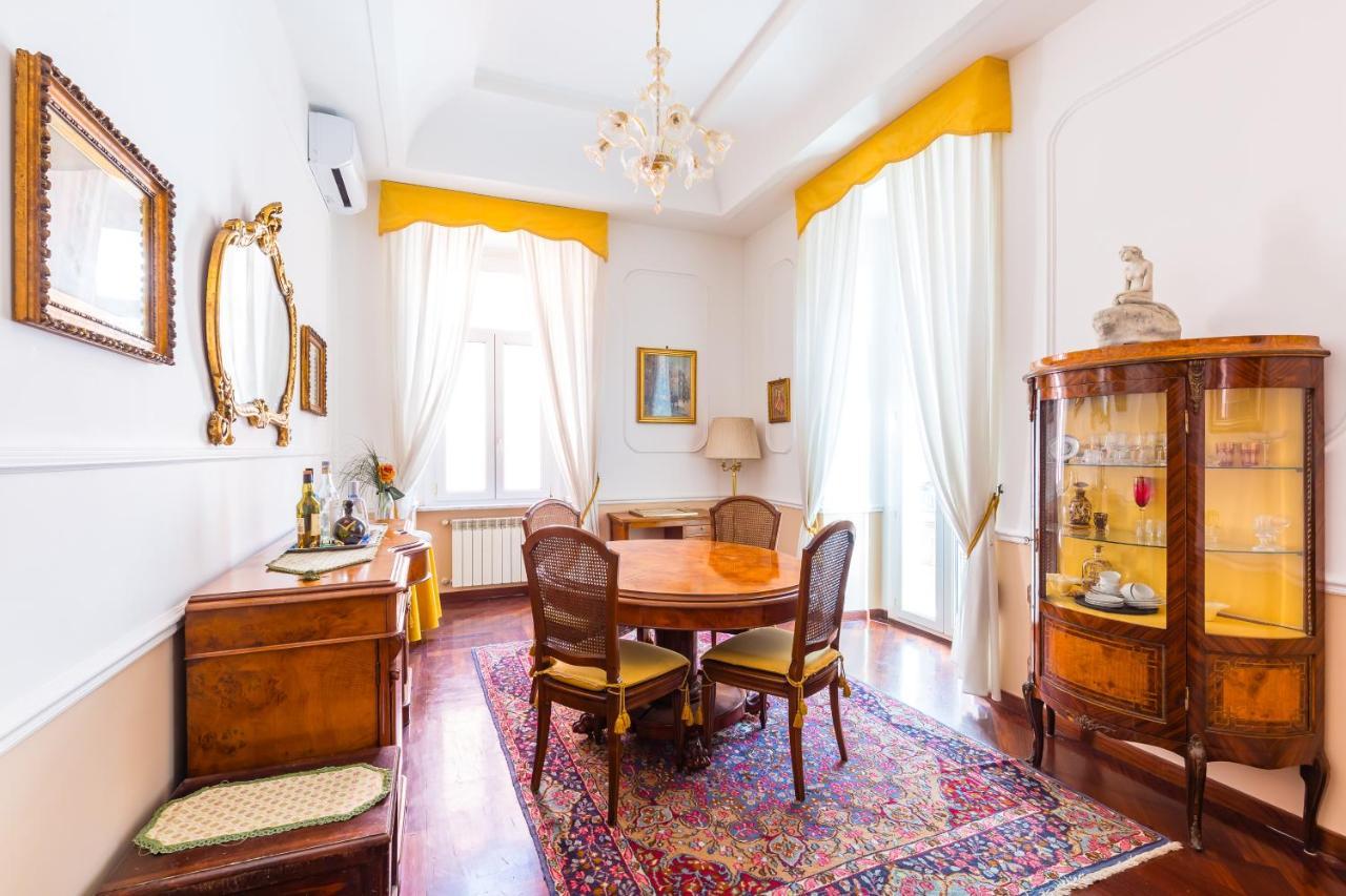 Grand Classic Apartment At San Martino By Napoliapartments Dış mekan fotoğraf