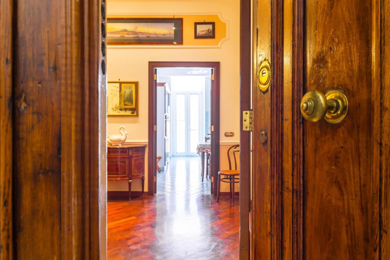 Grand Classic Apartment At San Martino By Napoliapartments Dış mekan fotoğraf